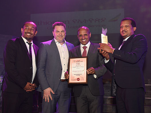 ethiopian-group-ceo-receiving-award